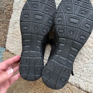 Sketchers casual shoes